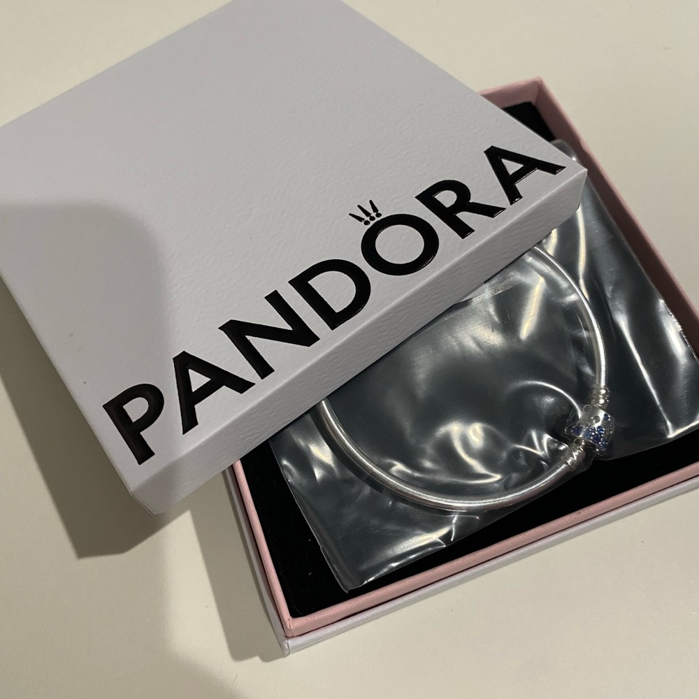 Pandora Sparking Blue Barrel Clasp Bangle